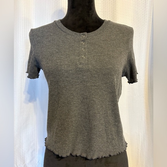American Eagle gray ruffled short sleeve t-shirt tee size small - Picture 8 of 8